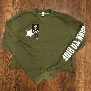 Cropped green crew long sleeve shirt
